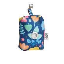 Cargar imagen en el visor de la galería, Porta Bolsas Floral Ditsy Doglamour