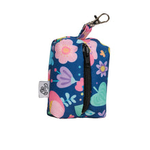 Cargar imagen en el visor de la galería, Porta Bolsas Floral Ditsy Doglamour