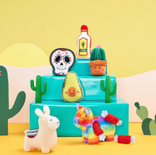 Cargar imagen en el visor de la galería, Juguete interactivo Zippy Burrow - Piñata
